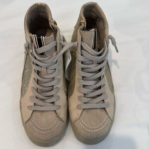 Stylish women’s ShuShop, size 8.5, gold glitter High-Top Women's Sneakers, GUC